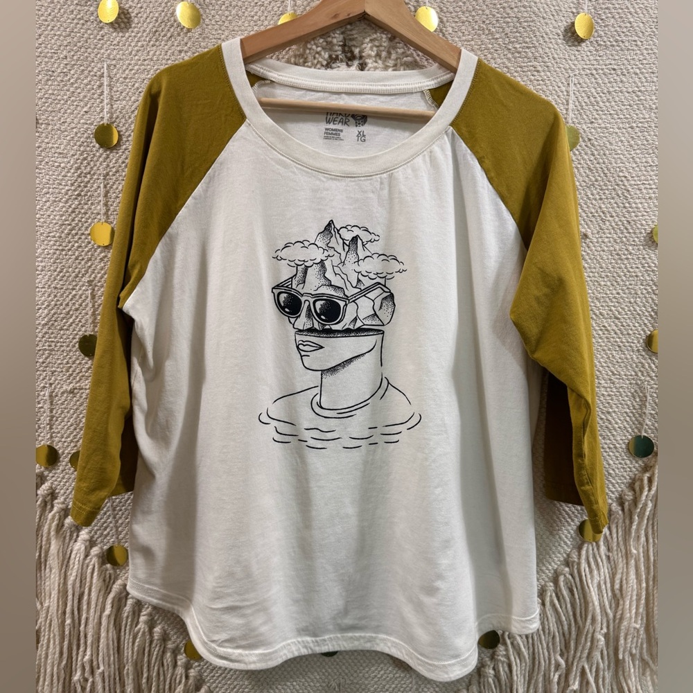 EUC
Mountain Hardware T-Shirt